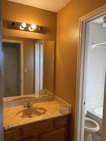 710 Cresent Drive, Desoto, TX 75115