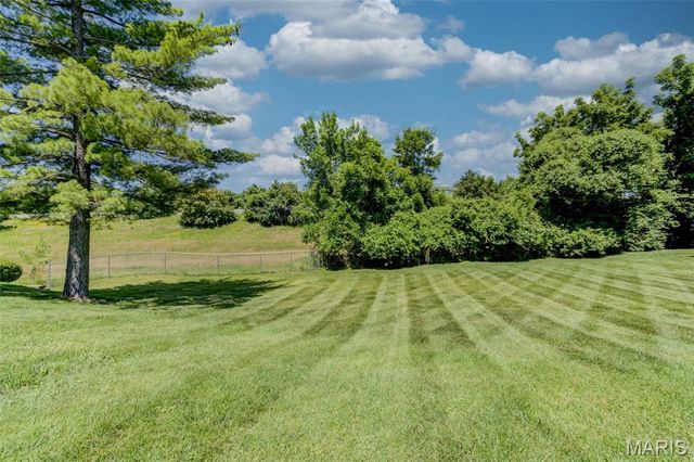 12069 Autumn Lakes Drive, Maryland Heights, MO 63043