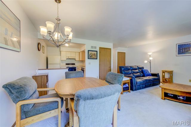 12069 Autumn Lakes Drive, Maryland Heights, MO 63043