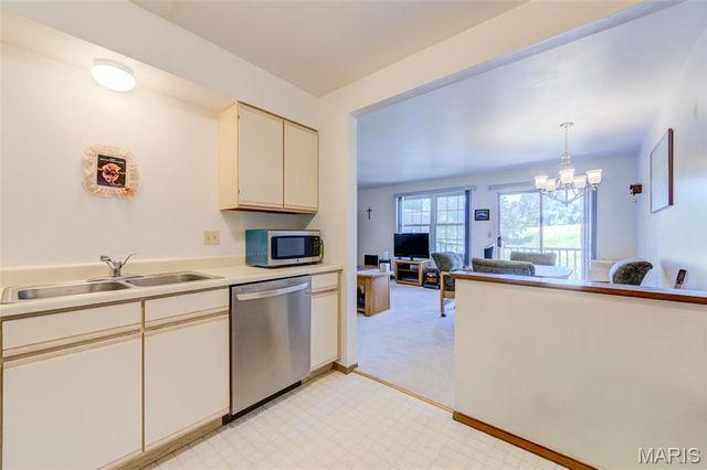 12069 Autumn Lakes Drive, Maryland Heights, MO 63043