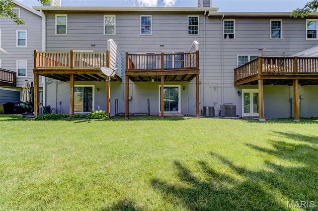 12069 Autumn Lakes Drive, Maryland Heights, MO 63043