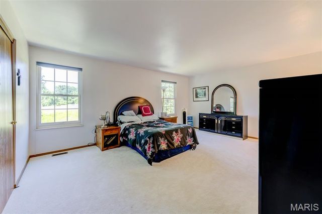 12069 Autumn Lakes Drive, Maryland Heights, MO 63043
