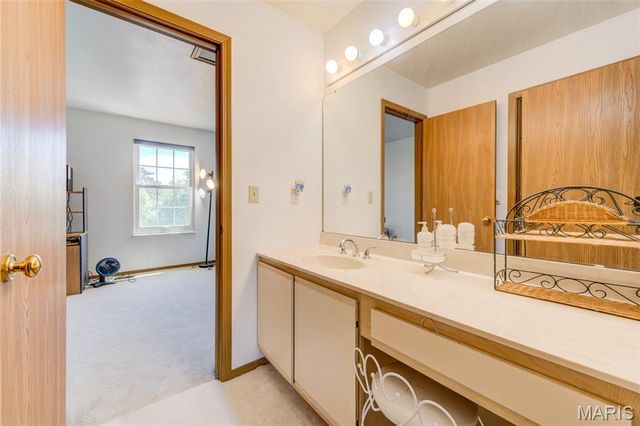 12069 Autumn Lakes Drive, Maryland Heights, MO 63043