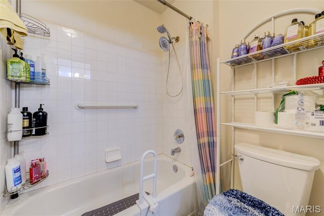 12069 Autumn Lakes Drive, Maryland Heights, MO 63043