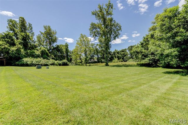12069 Autumn Lakes Drive, Maryland Heights, MO 63043