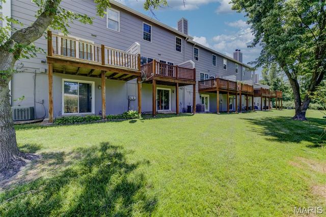 12069 Autumn Lakes Drive, Maryland Heights, MO 63043