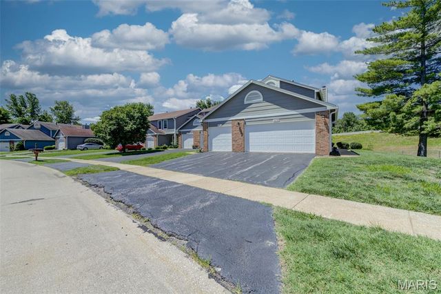 12069 Autumn Lakes Drive, Maryland Heights, MO 63043