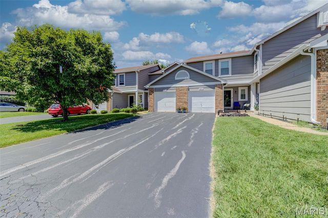 12069 Autumn Lakes Drive, Maryland Heights, MO 63043