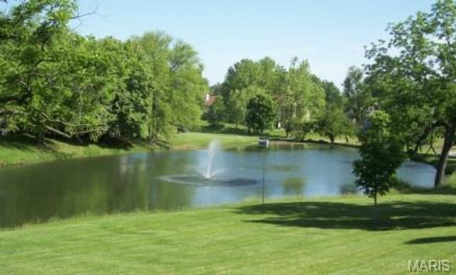 12069 Autumn Lakes Drive, Maryland Heights, MO 63043