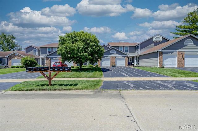 12069 Autumn Lakes Drive, Maryland Heights, MO 63043