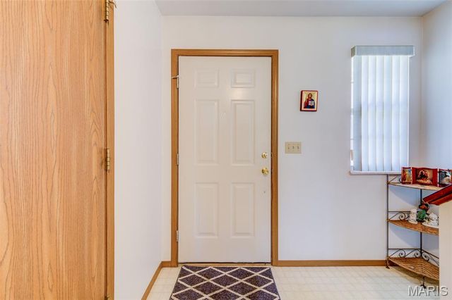 12069 Autumn Lakes Drive, Maryland Heights, MO 63043