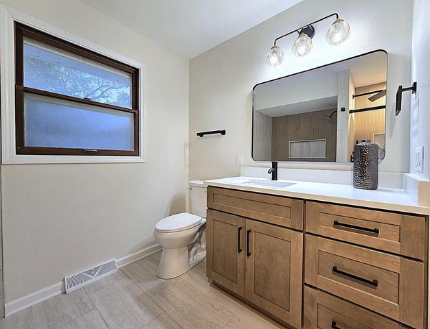 6730 Manchester DRIVE, Greendale, WI 53129