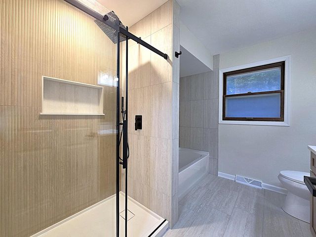 6730 Manchester DRIVE, Greendale, WI 53129