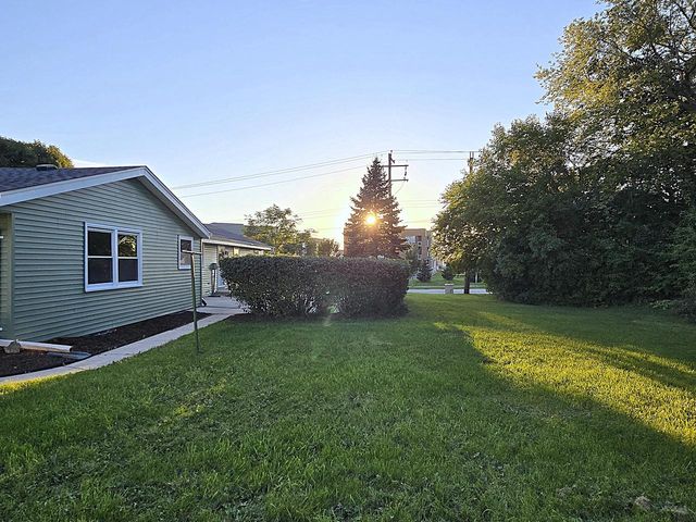 6730 Manchester DRIVE, Greendale, WI 53129