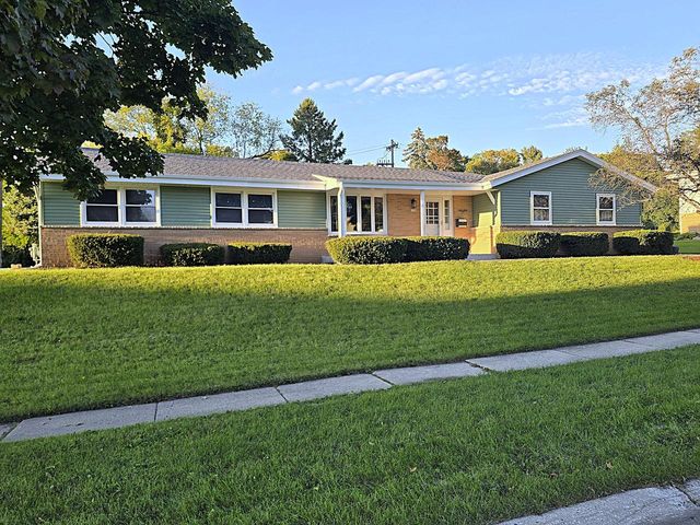 6730 Manchester DRIVE, Greendale, WI 53129