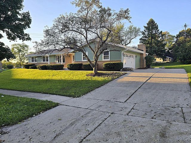 6730 Manchester DRIVE, Greendale, WI 53129