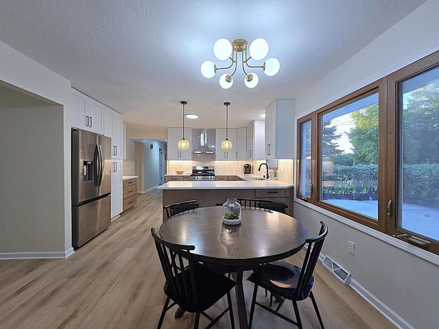 6730 Manchester DRIVE, Greendale, WI 53129