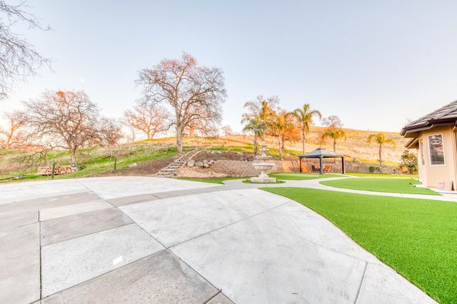 21819 Trestle Glen Lane, Friant, CA 93626