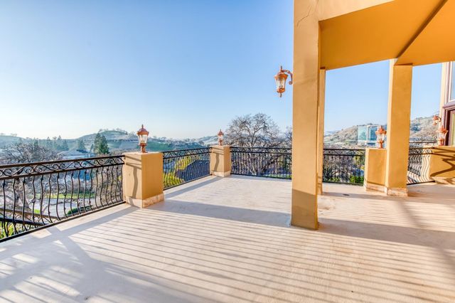 21819 Trestle Glen Lane, Friant, CA 93626