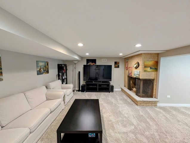 8049 Country Club Lane, North Riverside, IL 60546