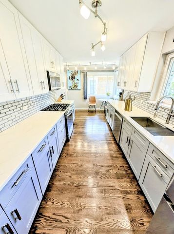 8049 Country Club Lane, North Riverside, IL 60546