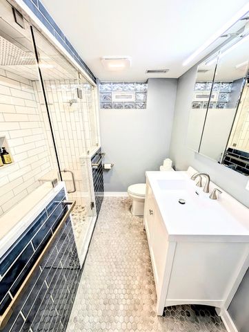 8049 Country Club Lane, North Riverside, IL 60546