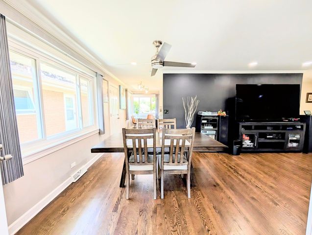 8049 Country Club Lane, North Riverside, IL 60546