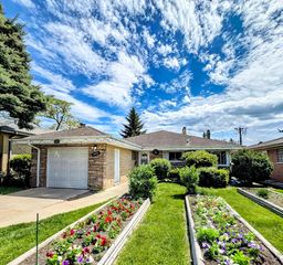 8049 Country Club Lane, North Riverside, IL 60546