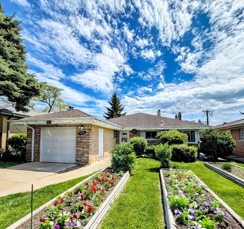 8049 Country Club Lane, North Riverside, IL 60546