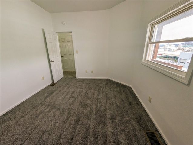 424 W 7th Ave, Tarentum, PA 15084