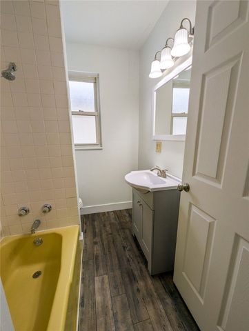 424 W 7th Ave, Tarentum, PA 15084