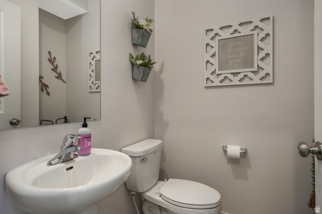 537 W FLORA DR, Saratoga Springs, UT 84045