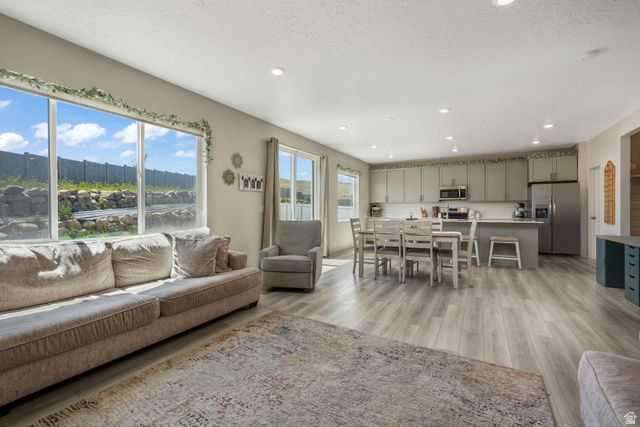 537 W FLORA DR, Saratoga Springs, UT 84045