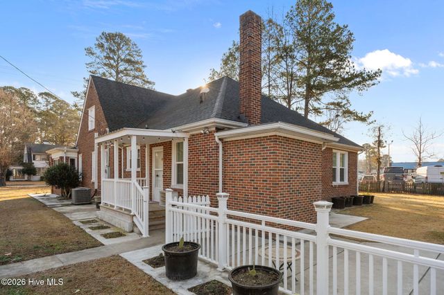 806 West Road, Kinston, NC 28501