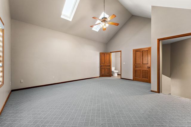 552 Fleetwood Drive N, Valparaiso, IN 46385