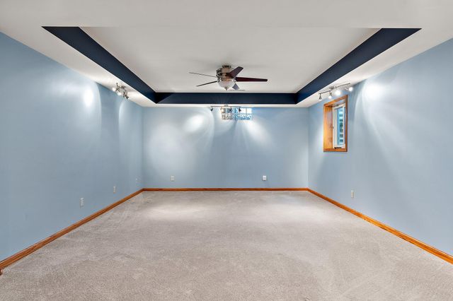 552 Fleetwood Drive N, Valparaiso, IN 46385