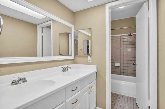 13818 Towne Way Drive, Sugar Land, TX 77498