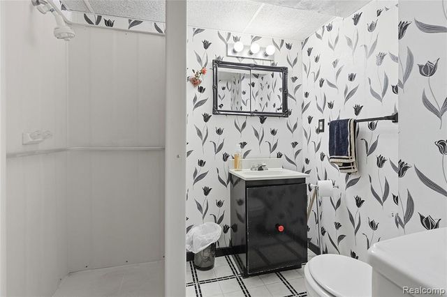 49990 Helfer Blvd, Wixom, MI 48393