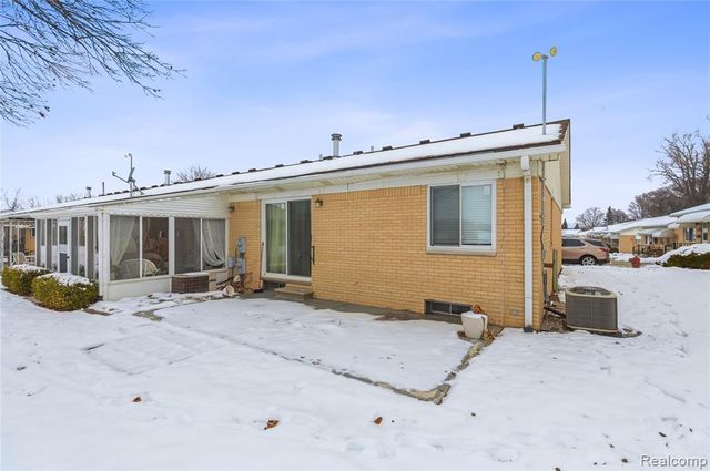 49990 Helfer Blvd, Wixom, MI 48393