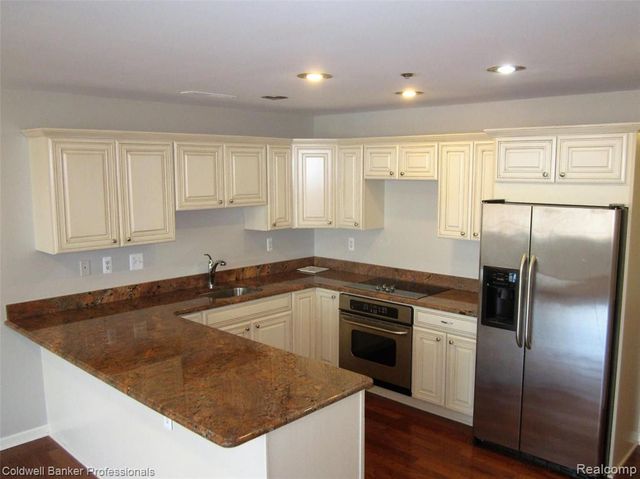 614 E Eleven Mile Road, Royal Oak, MI 48067