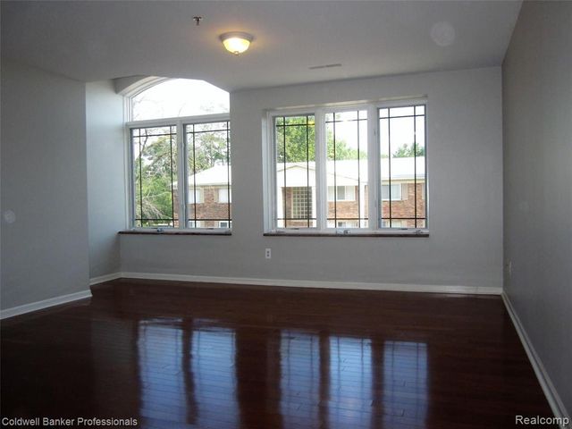 614 E Eleven Mile Road, Royal Oak, MI 48067