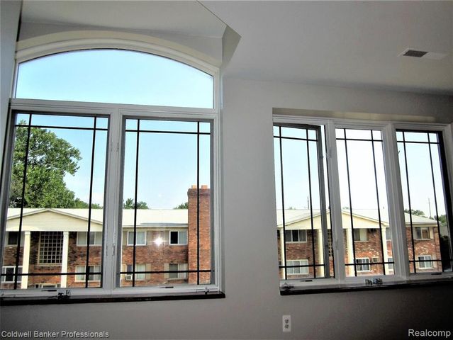 614 E Eleven Mile Road, Royal Oak, MI 48067