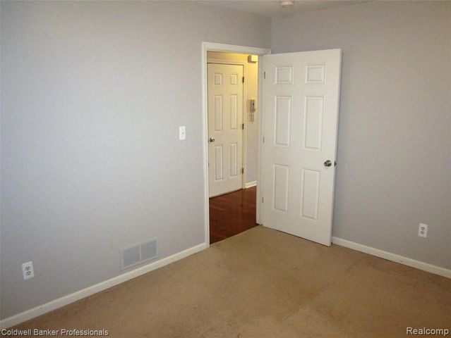 614 E Eleven Mile Road, Royal Oak, MI 48067