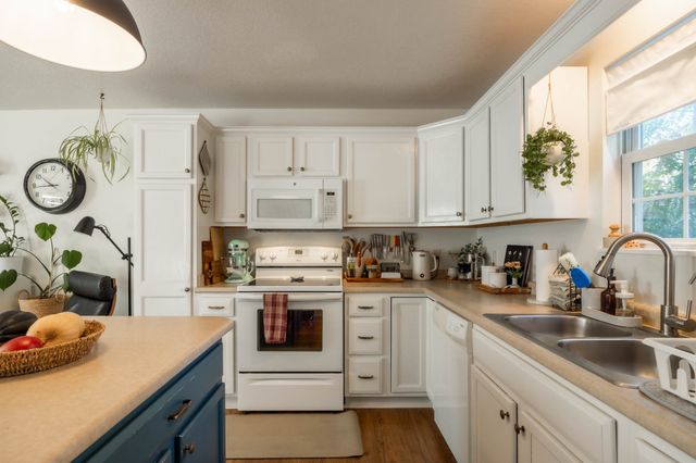 936 Mckinley Avenue 14, Des Moines, IA 50315