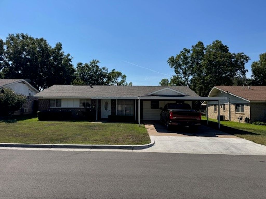 5904 Bowling Drive, Watauga, TX 76148