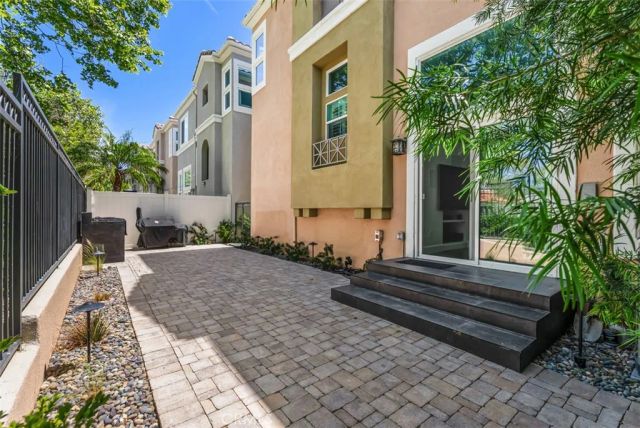 237 Montana del Lago Drive, Rancho Santa Margarita, CA 92688