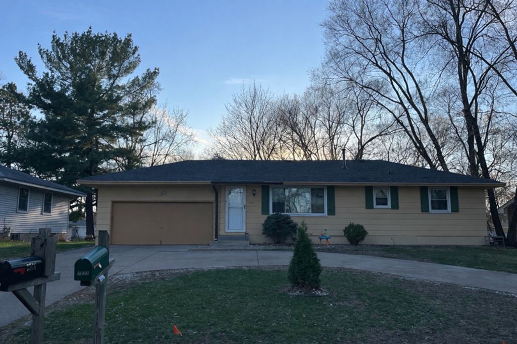 7516 Arthur Street NE, Fridley, MN 55432