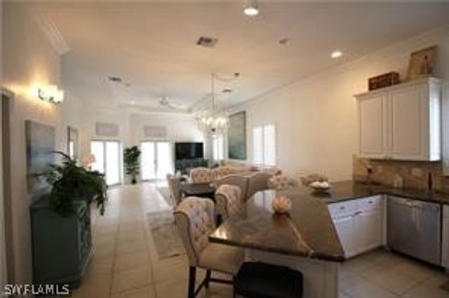 11002 Vanderbilt DR, Naples, FL 34108