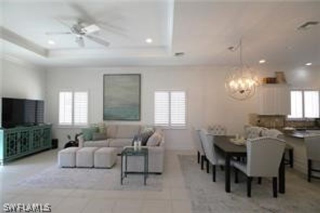11002 Vanderbilt DR, Naples, FL 34108