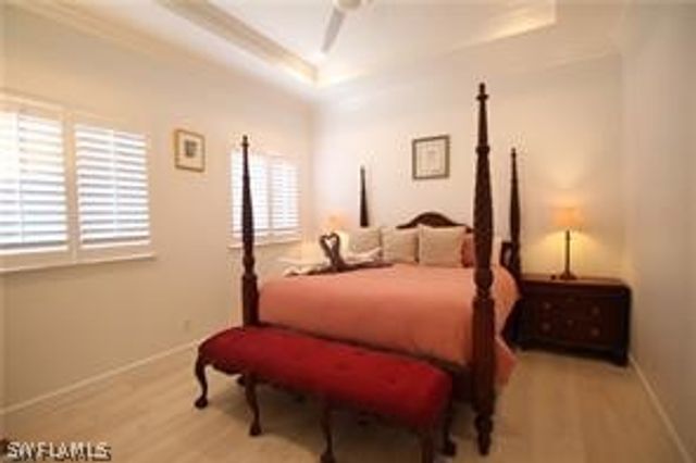 11002 Vanderbilt DR, Naples, FL 34108